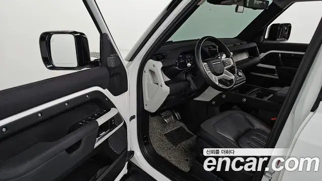 Land Rover Defender 2020 — Фото 10/20