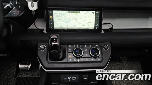 Land Rover Defender 2020 — Фото 14/20