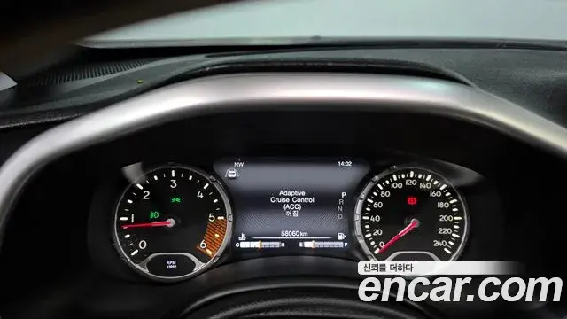Jeep Renegade 2019 — Şəkil 12/35