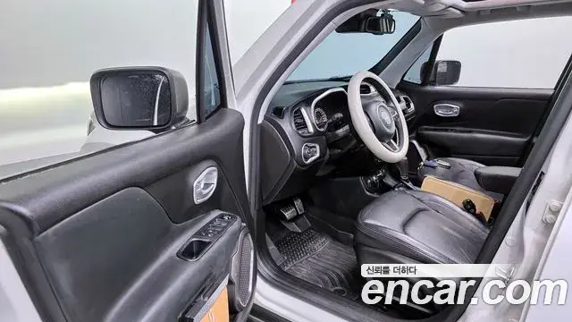 Jeep Renegade 2019 — Şəkil 22/35