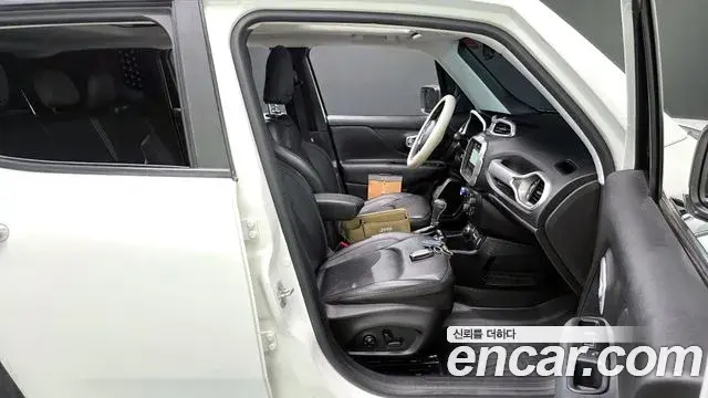 Jeep Renegade 2019 — Şəkil 25/35