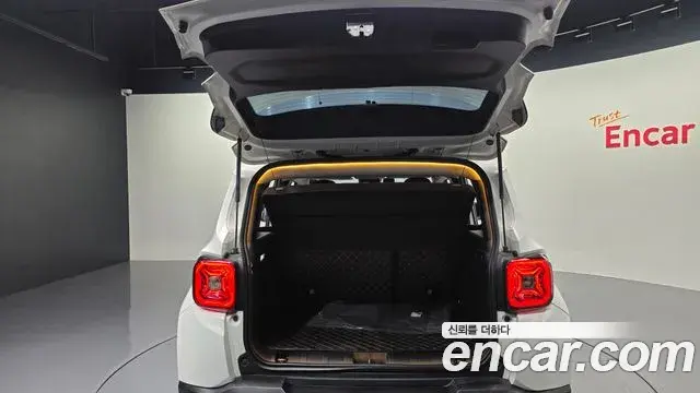 Jeep Renegade 2019 — Şəkil 13/35