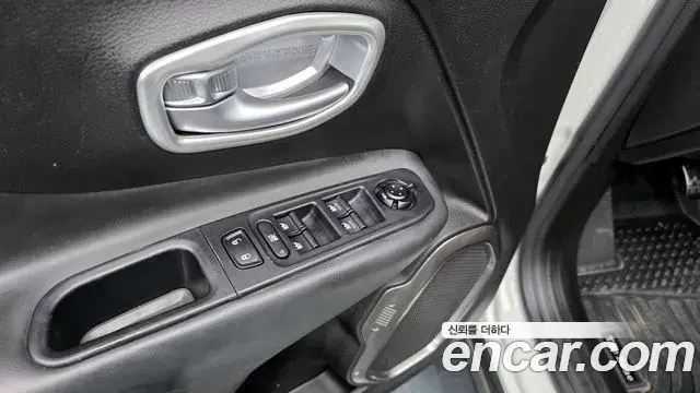 Jeep Renegade 2019 — Şəkil 20/35