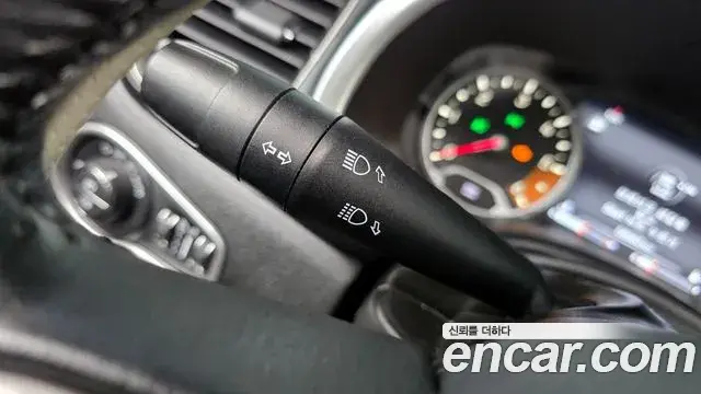 Jeep Renegade 2019 — Şəkil 30/35