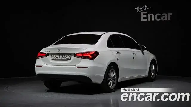 Mercedes-Benz A-Class 2020 — Photo 18/20