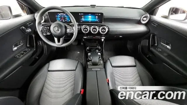 Mercedes-Benz A-Class 2020 — Photo 3/20