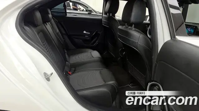 Mercedes-Benz A-Class 2020 — Photo 10/20