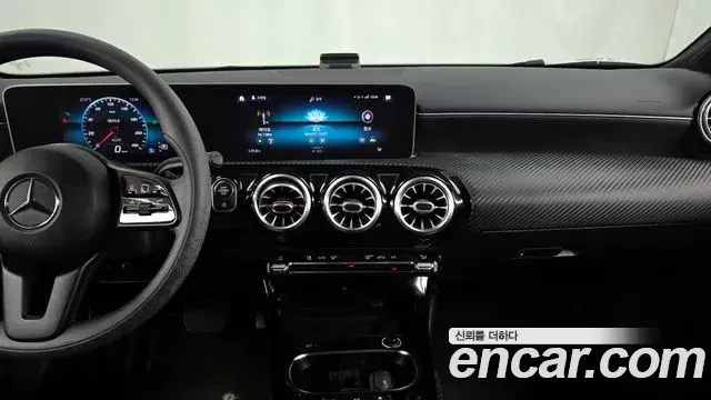 Mercedes-Benz A-Class 2020 — Photo 17/20