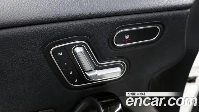 Mercedes-Benz A-Class 2020 — Photo 11/20