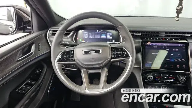 Jeep Grand Cherokee 2022 — Photo 33/38