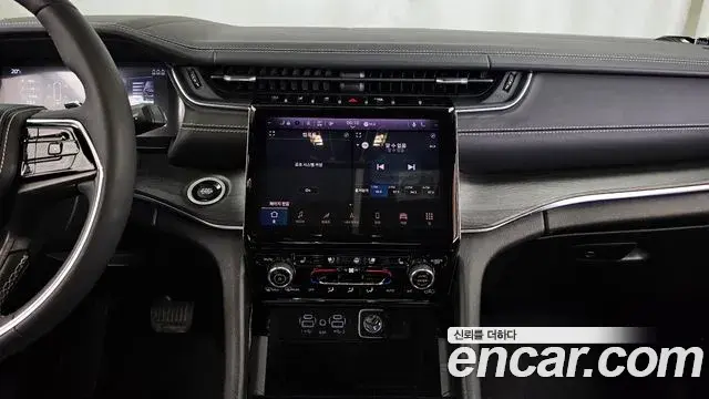 Jeep Grand Cherokee 2022 — Photo 13/38