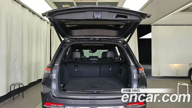 Jeep Grand Cherokee 2022 — Photo 16/38