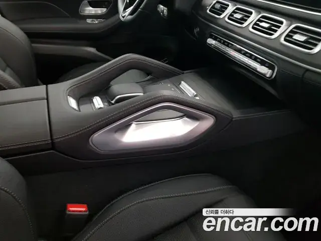Mercedes-Benz GLE-Class 2025 — Photo 10/17