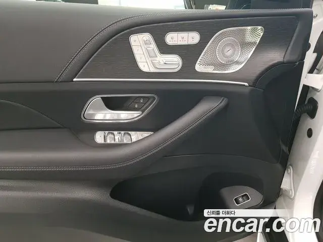 Mercedes-Benz GLE-Class 2025 — Photo 7/17