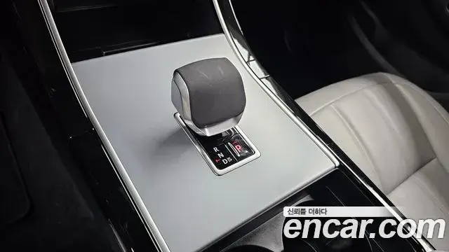 Land Rover Range Rover Evoque 2025 — Фото 8/20