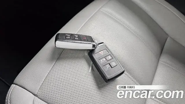 Land Rover Range Rover Evoque 2025 — ფოტო 1/36
