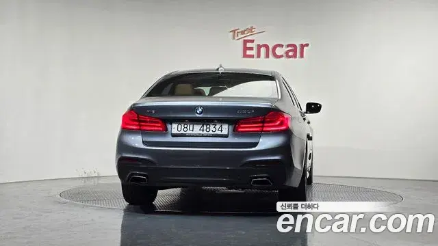 BMW 5 Series 2018 — Şəkil 13/20