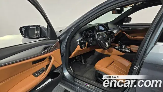 BMW 5 Series 2018 — Şəkil 19/20