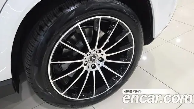 Mercedes-Benz GLE-Class 2023 — Фото 20/20