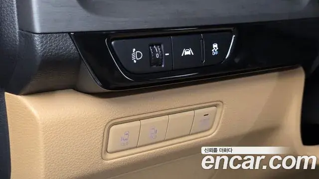 Kia Carnival 2023 — Фото 19/20