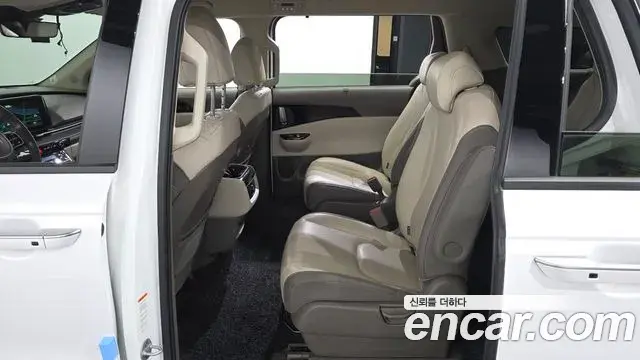Kia Carnival 2022 — Фото 11/20