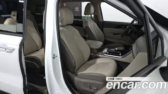 Kia Carnival 2022 — Фото 12/20