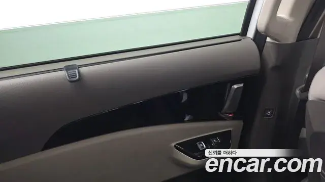 Kia Carnival 2022 — Фото 19/20