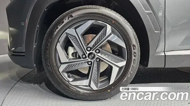 Hyundai Tucson Hybrid 2022 — Photo 14/20