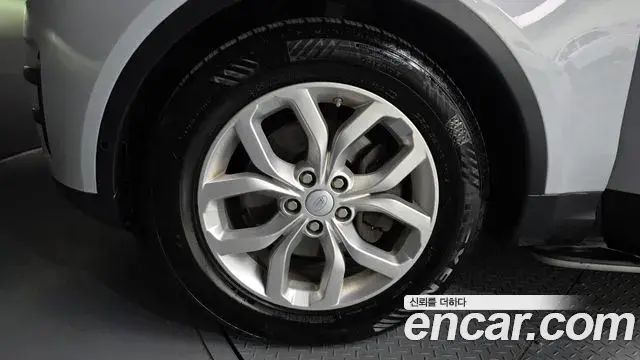 Land Rover Discovery 5 2019 — Şəkil 11/20