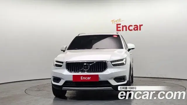 Volvo XC40 2019 — Şəkil 20/33