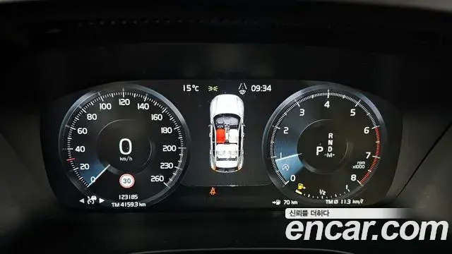 Volvo XC40 2019 — Şəkil 19/33