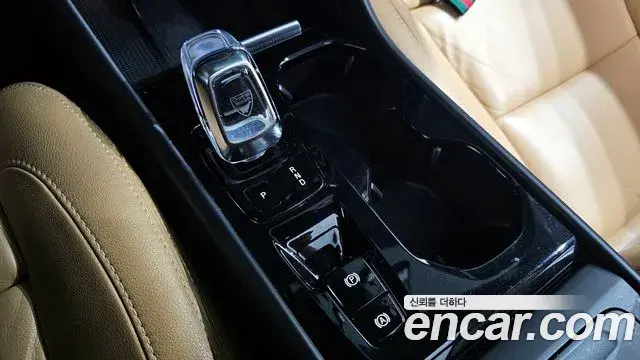 Volvo XC40 2019 — Şəkil 7/33
