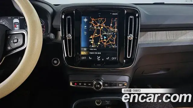 Volvo XC40 2019 — Şəkil 13/33