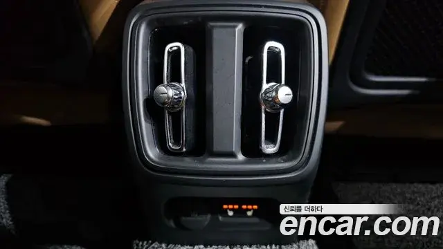 Volvo XC40 2019 — Şəkil 5/33