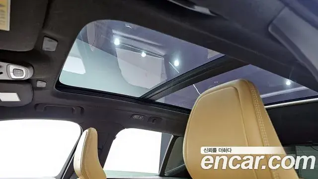 Volvo XC40 2019 — Şəkil 31/33