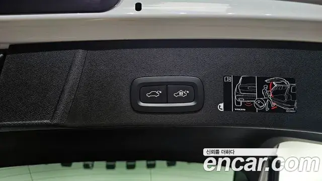 Volvo XC40 2019 — Şəkil 21/33