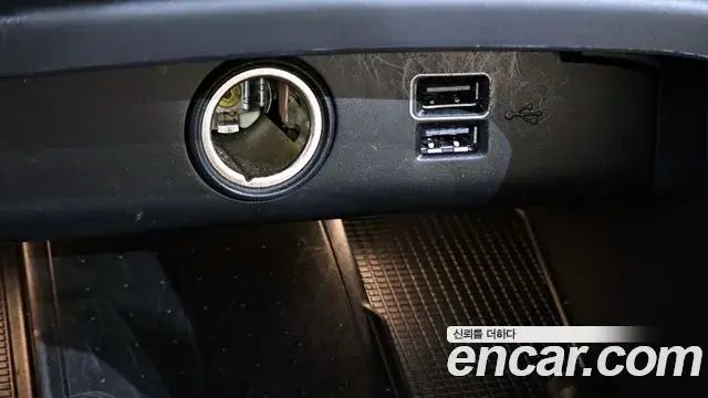 Volvo XC40 2019 — Şəkil 25/33