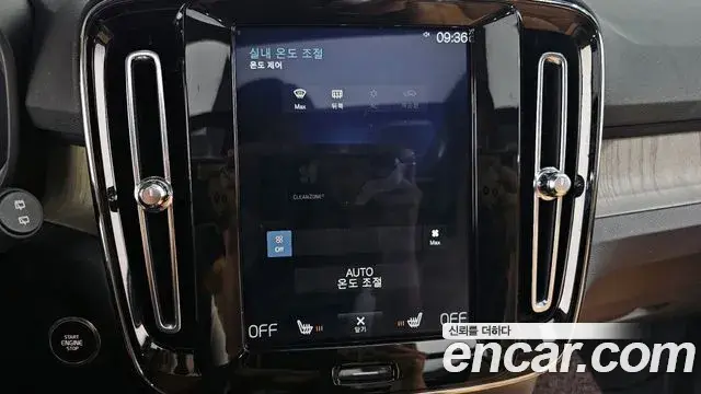 Volvo XC40 2019 — Şəkil 29/33