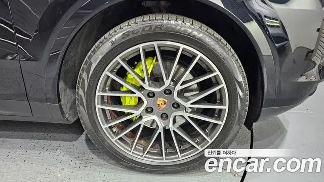 Porsche Cayenne 2021 — Photo 19/30