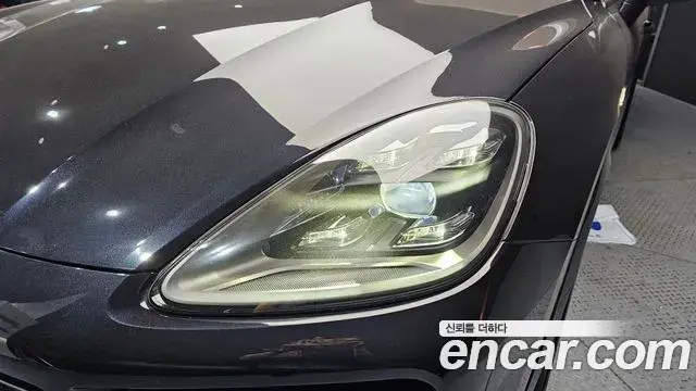 Porsche Cayenne 2021 — Photo 18/30