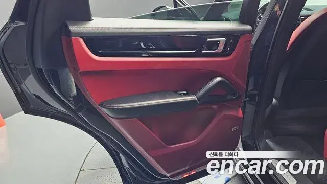 Porsche Cayenne 2021 — Photo 26/30