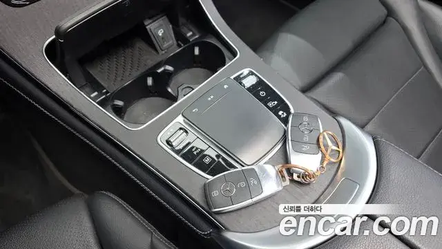 Mercedes-Benz GLC-Class 2021 — ფოტო 21/33