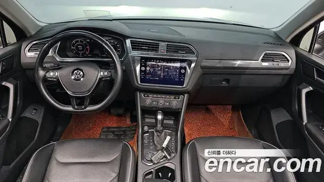 Volkswagen Tiguan 2018 — Şəkil 16/20