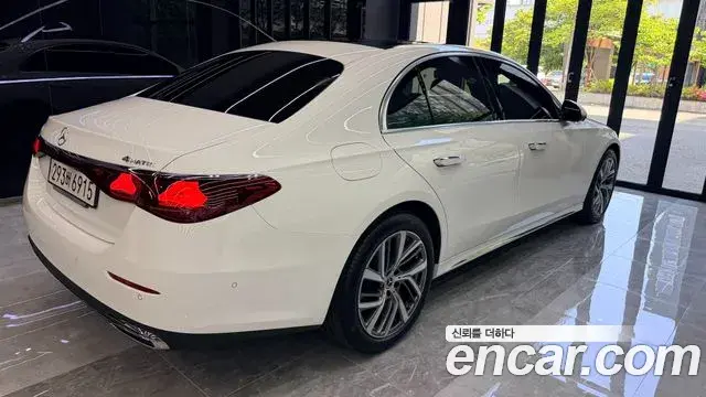Mercedes-Benz E-Class 2024 — ფოტო 5/14