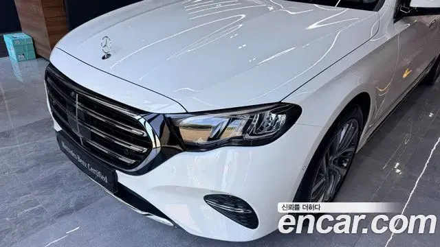 Mercedes-Benz E-Class 2024 — ფოტო 8/14
