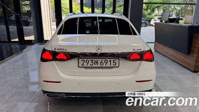 Mercedes-Benz E-Class 2024 — ფოტო 10/14