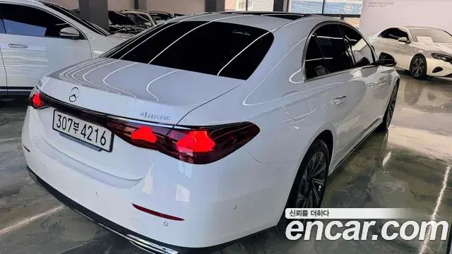 Mercedes-Benz E-Class 2025 — Фото 5/15