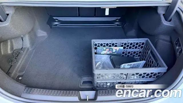 Mercedes-Benz E-Class 2025 — Фото 12/15