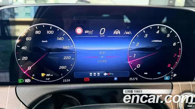Mercedes-Benz E-Class 2025 — Фото 14/15