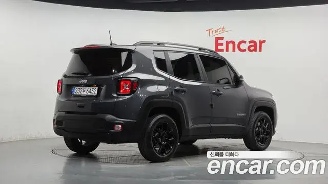 Jeep Renegade 2022 — ფოტო 30/30